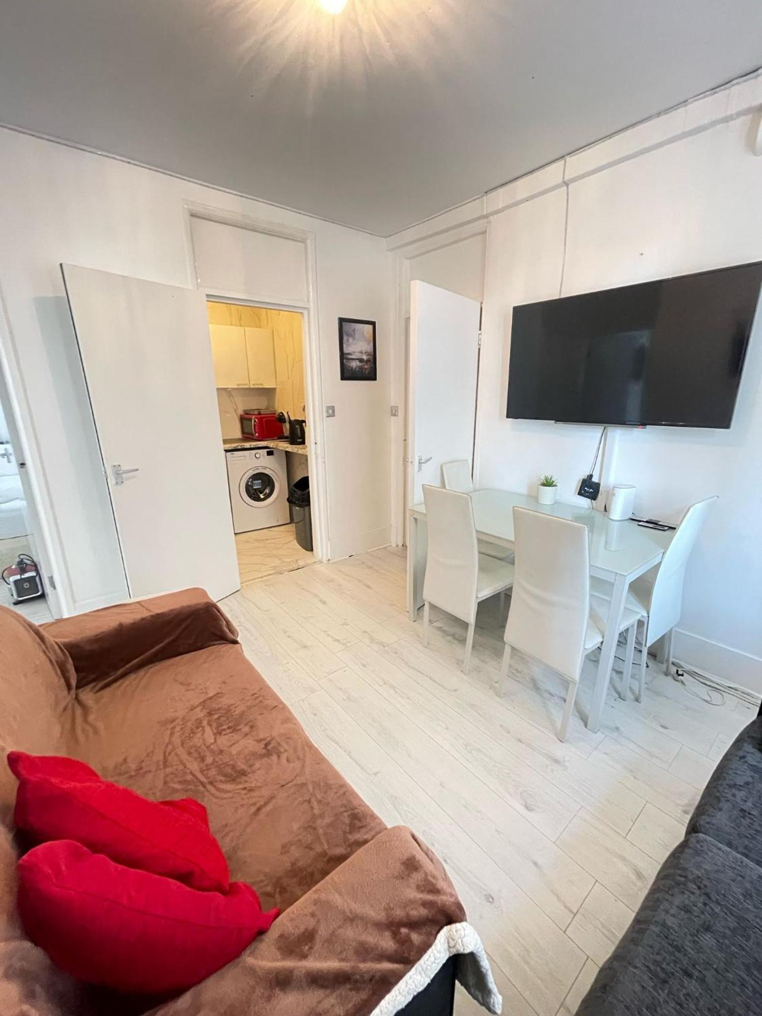 Lovely 2 Bed Flat 2 Floor Miles Лондон Экстерьер фото