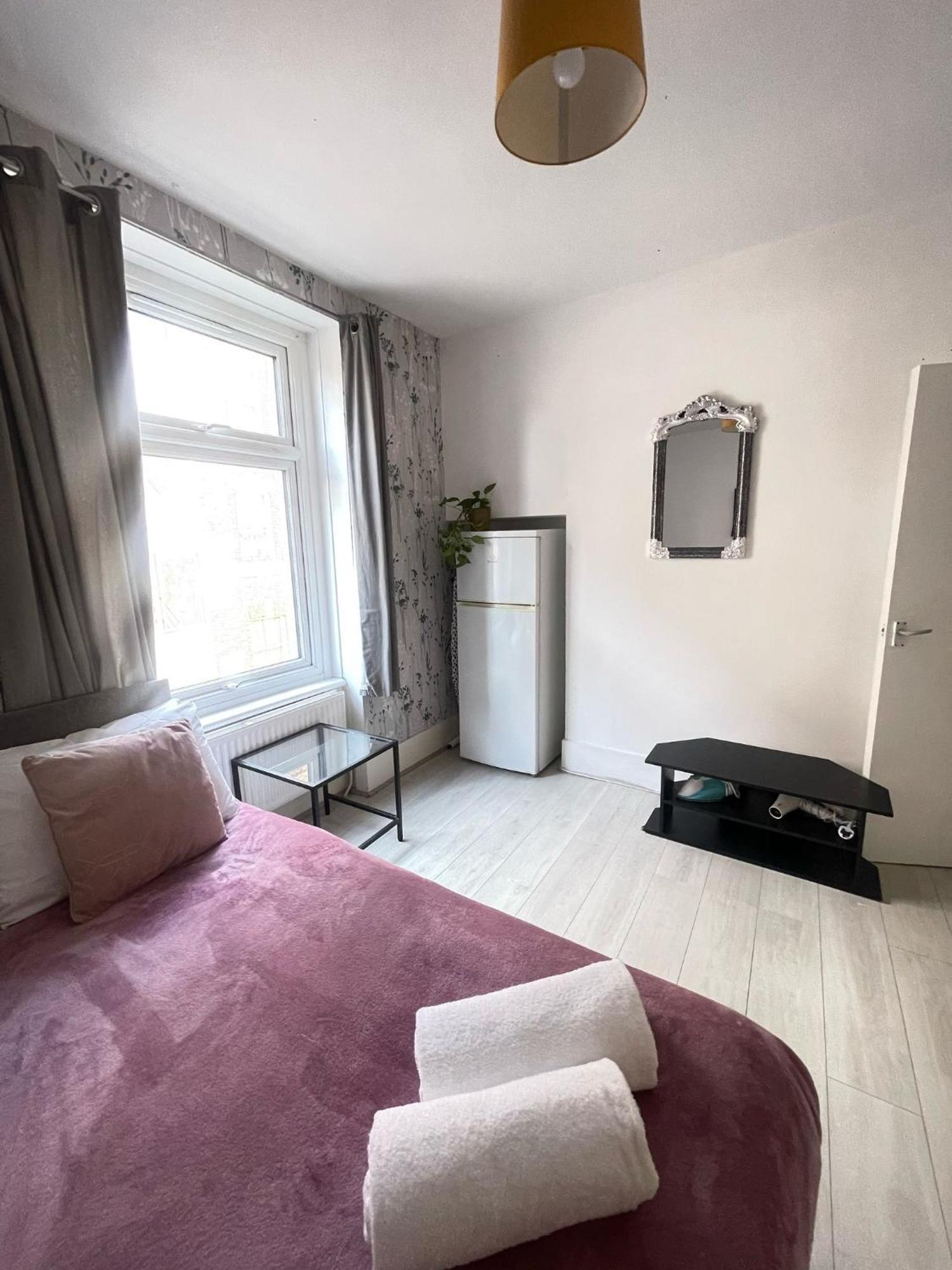 Lovely 2 Bed Flat 2 Floor Miles Лондон Экстерьер фото