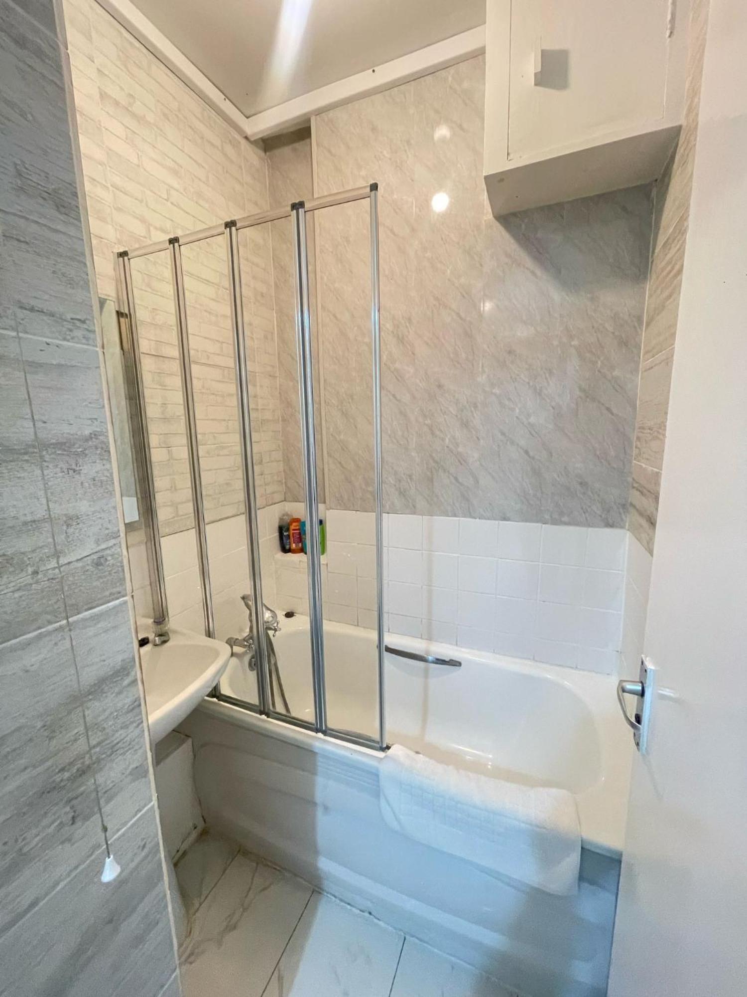 Lovely 2 Bed Flat 2 Floor Miles Лондон Экстерьер фото