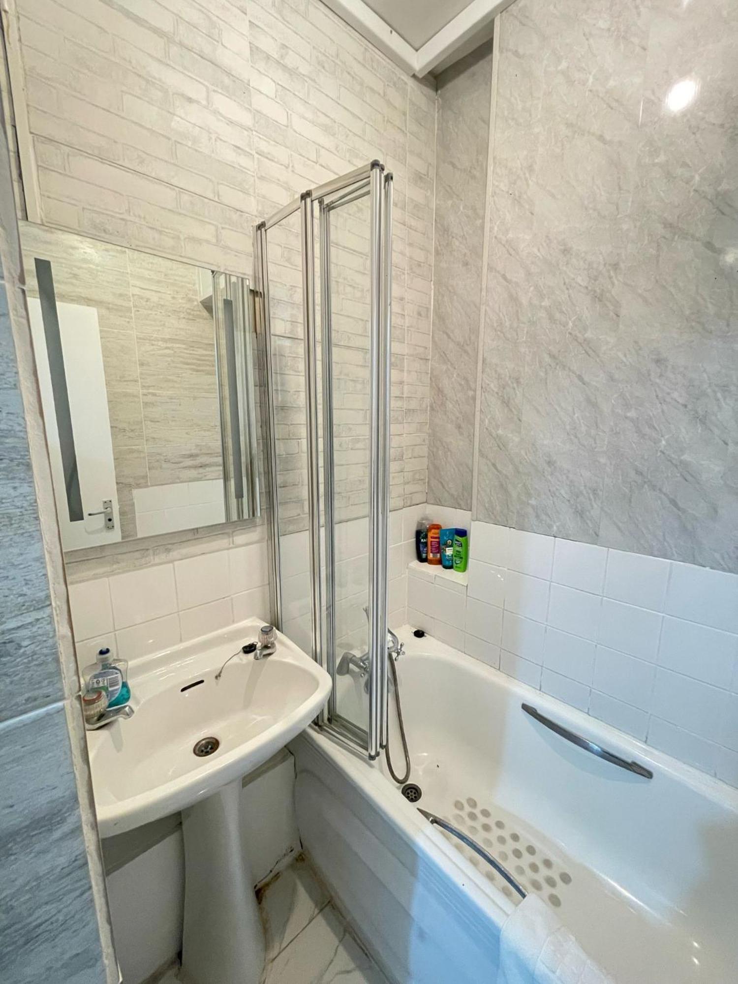 Lovely 2 Bed Flat 2 Floor Miles Лондон Экстерьер фото